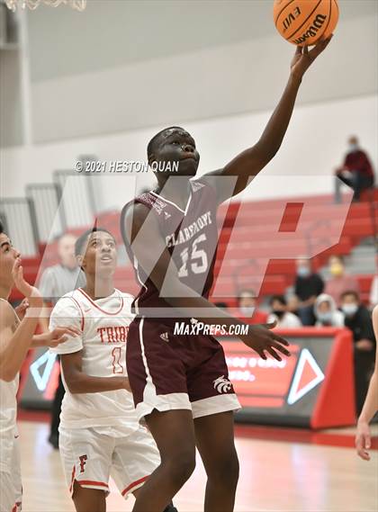 Thumbnail 2 in Claremont vs. Fullerton (Rumble 4 Rosecrans) photogallery.