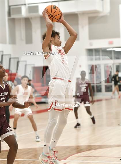 Thumbnail 2 in Claremont vs. Fullerton (Rumble 4 Rosecrans) photogallery.