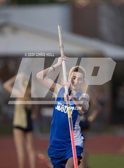Thumbnail 2 in Jesuit boys track and field photogallery.