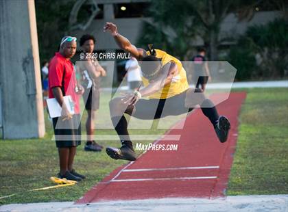 Thumbnail 3 in Jesuit boys track and field photogallery.