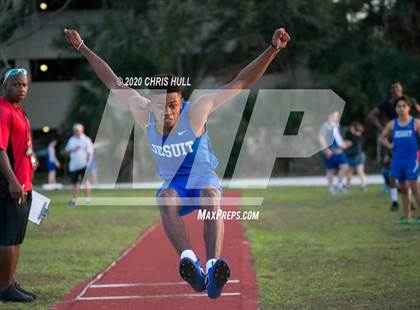 Thumbnail 3 in Jesuit boys track and field photogallery.
