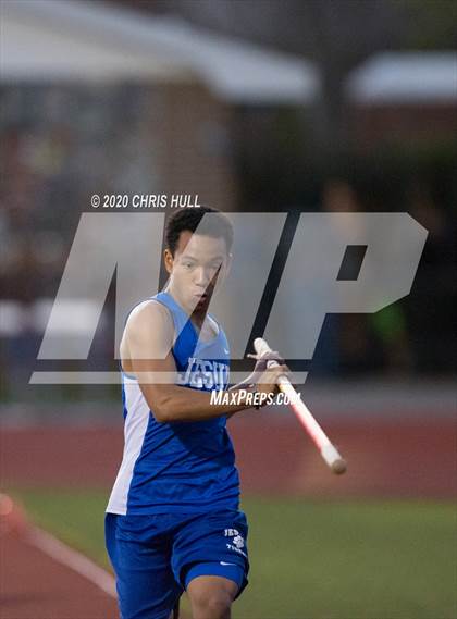 Thumbnail 3 in Jesuit boys track and field photogallery.