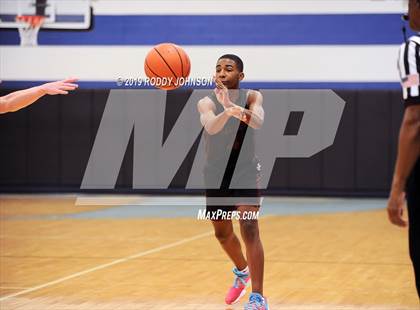Thumbnail 2 in Grapevine vs. Summer Creek (McDonald's Texas Invitational) photogallery.