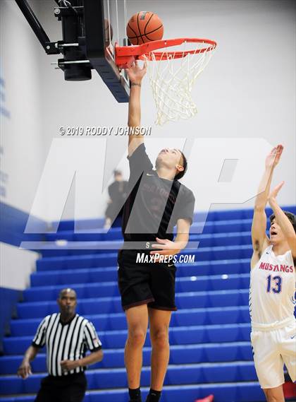 Thumbnail 1 in Grapevine vs. Summer Creek (McDonald's Texas Invitational) photogallery.