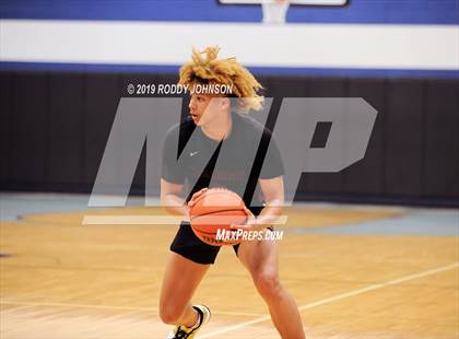 Thumbnail 2 in Grapevine vs. Summer Creek (McDonald's Texas Invitational) photogallery.