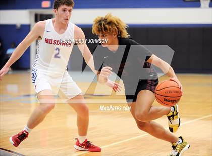 Thumbnail 3 in Grapevine vs. Summer Creek (McDonald's Texas Invitational) photogallery.