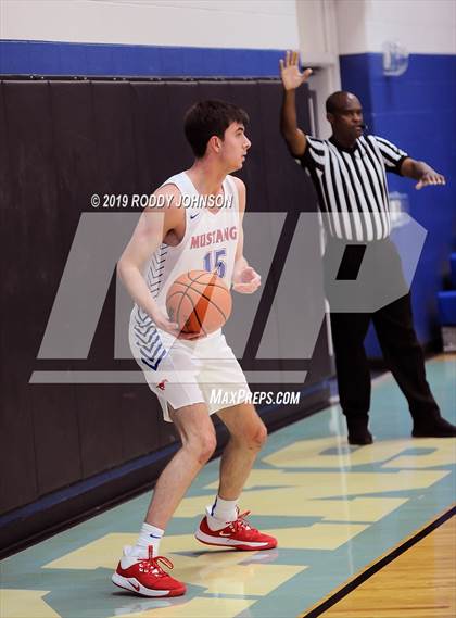 Thumbnail 2 in Grapevine vs. Summer Creek (McDonald's Texas Invitational) photogallery.
