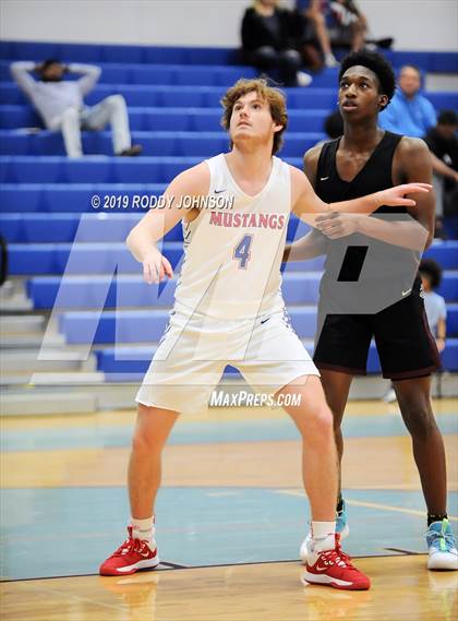 Thumbnail 3 in Grapevine vs. Summer Creek (McDonald's Texas Invitational) photogallery.
