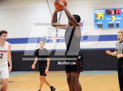 Thumbnail 2 in Grapevine vs. Summer Creek (McDonald's Texas Invitational) photogallery.