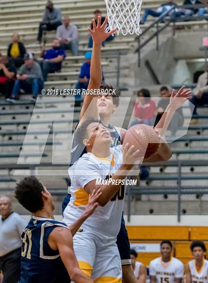 Thumbnail 2 in Brennan vs. O'Connor photogallery.