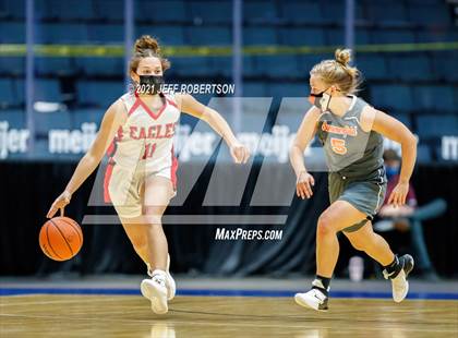 Thumbnail 2 in Summerfield vs. Bellaire (MHSAA D4 Semifinal) photogallery.