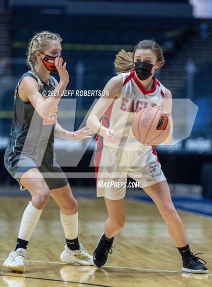 Thumbnail 3 in Summerfield vs. Bellaire (MHSAA D4 Semifinal) photogallery.