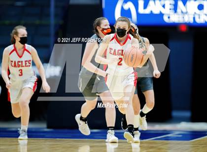 Thumbnail 3 in Summerfield vs. Bellaire (MHSAA D4 Semifinal) photogallery.