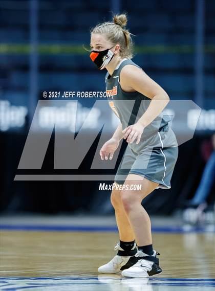 Thumbnail 2 in Summerfield vs. Bellaire (MHSAA D4 Semifinal) photogallery.