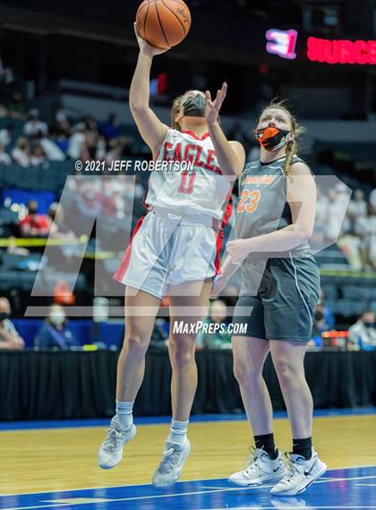 Thumbnail 2 in Summerfield vs. Bellaire (MHSAA D4 Semifinal) photogallery.