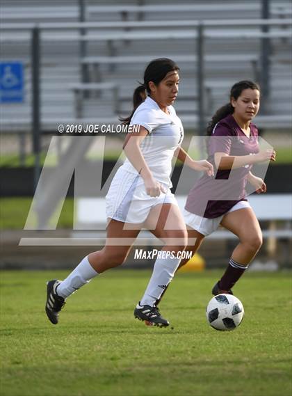 Thumbnail 2 in Edison [Thomas A.] vs Highlands (SAISD Tournament) photogallery.