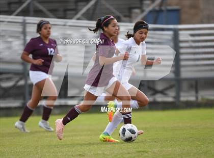 Thumbnail 1 in Edison [Thomas A.] vs Highlands (SAISD Tournament) photogallery.