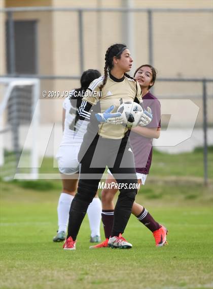 Thumbnail 1 in Edison [Thomas A.] vs Highlands (SAISD Tournament) photogallery.