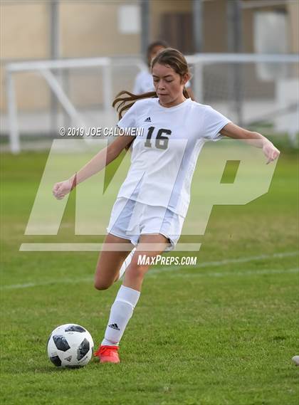Thumbnail 3 in Edison [Thomas A.] vs Highlands (SAISD Tournament) photogallery.