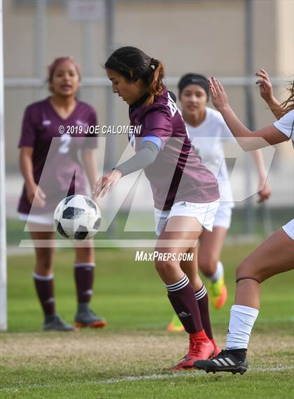Thumbnail 2 in Edison [Thomas A.] vs Highlands (SAISD Tournament) photogallery.