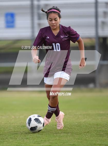 Thumbnail 3 in Edison [Thomas A.] vs Highlands (SAISD Tournament) photogallery.