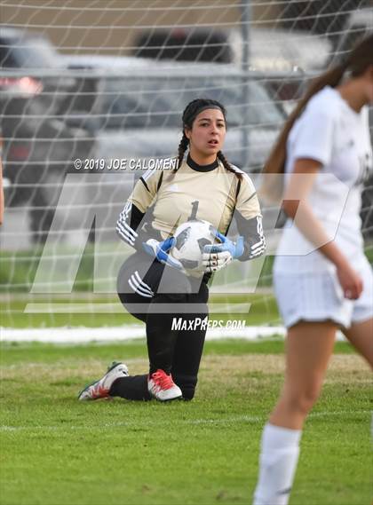 Thumbnail 3 in Edison [Thomas A.] vs Highlands (SAISD Tournament) photogallery.