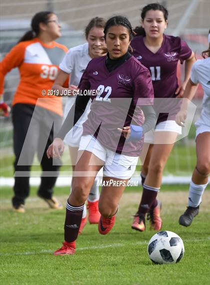 Thumbnail 3 in Edison [Thomas A.] vs Highlands (SAISD Tournament) photogallery.