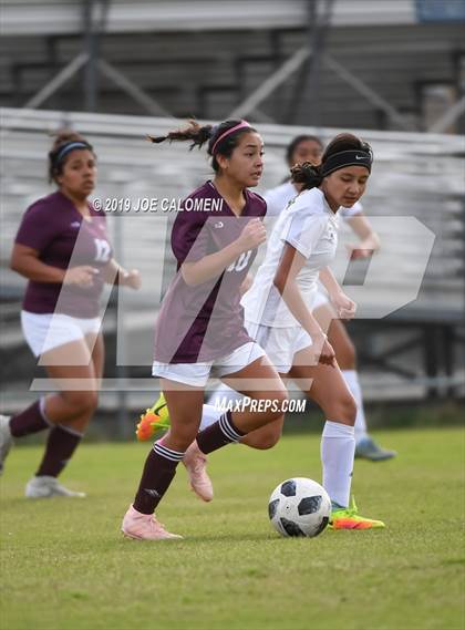 Thumbnail 3 in Edison [Thomas A.] vs Highlands (SAISD Tournament) photogallery.