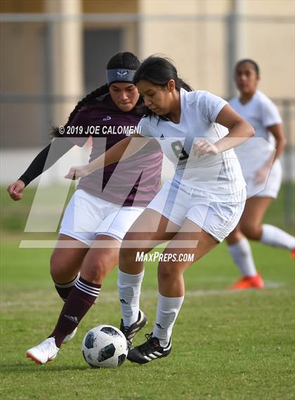 Thumbnail 3 in Edison [Thomas A.] vs Highlands (SAISD Tournament) photogallery.