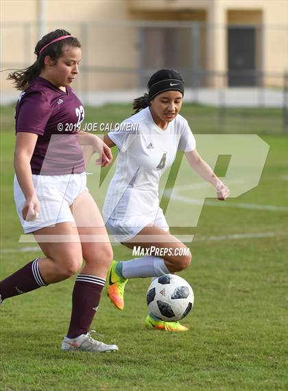 Thumbnail 3 in Edison [Thomas A.] vs Highlands (SAISD Tournament) photogallery.