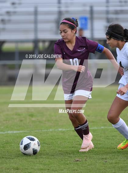 Thumbnail 3 in Edison [Thomas A.] vs Highlands (SAISD Tournament) photogallery.