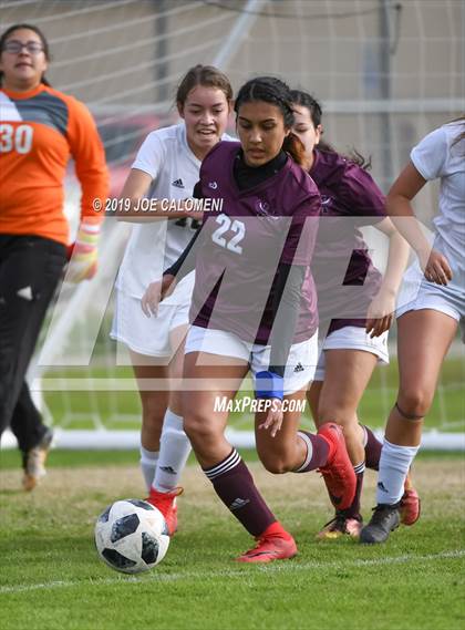 Thumbnail 1 in Edison [Thomas A.] vs Highlands (SAISD Tournament) photogallery.