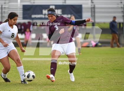Thumbnail 3 in Edison [Thomas A.] vs Highlands (SAISD Tournament) photogallery.