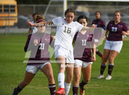 Thumbnail 2 in Edison [Thomas A.] vs Highlands (SAISD Tournament) photogallery.