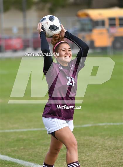 Thumbnail 3 in Edison [Thomas A.] vs Highlands (SAISD Tournament) photogallery.