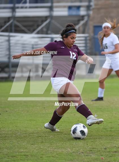 Thumbnail 3 in Edison [Thomas A.] vs Highlands (SAISD Tournament) photogallery.