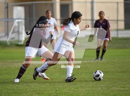 Thumbnail 1 in Edison [Thomas A.] vs Highlands (SAISD Tournament) photogallery.