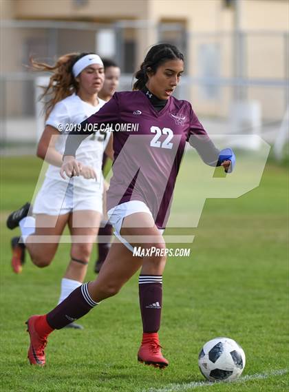 Thumbnail 2 in Edison [Thomas A.] vs Highlands (SAISD Tournament) photogallery.
