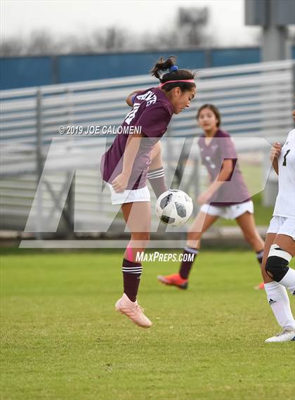 Thumbnail 2 in Edison [Thomas A.] vs Highlands (SAISD Tournament) photogallery.