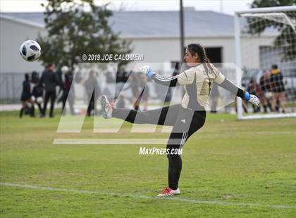 Thumbnail 3 in Edison [Thomas A.] vs Highlands (SAISD Tournament) photogallery.
