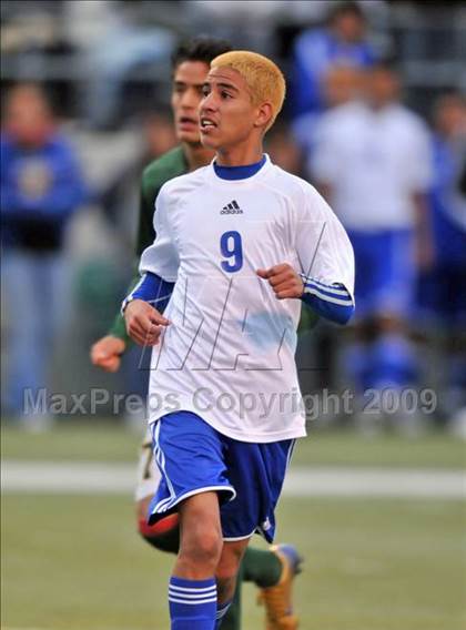 Thumbnail 2 in Smith vs. Turner ( Class 4A Region II Sectional) photogallery.