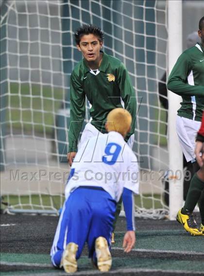 Thumbnail 3 in Smith vs. Turner ( Class 4A Region II Sectional) photogallery.