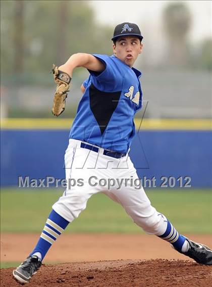 Thumbnail 3 in Loyola vs. Bishop Amat photogallery.