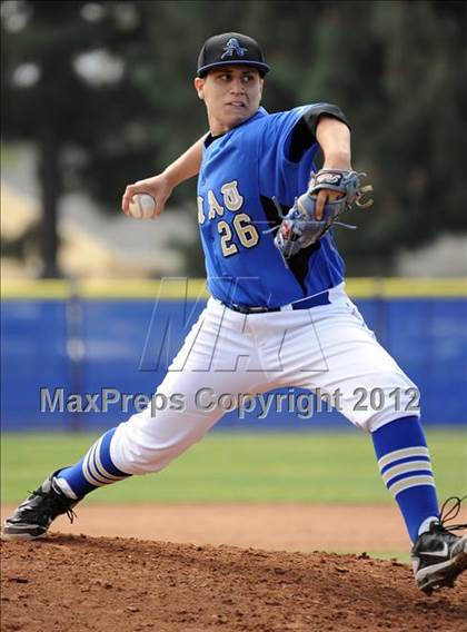 Thumbnail 2 in Loyola vs. Bishop Amat photogallery.