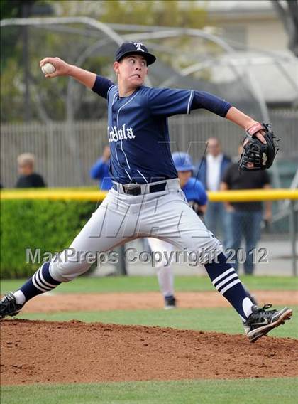 Thumbnail 3 in Loyola vs. Bishop Amat photogallery.