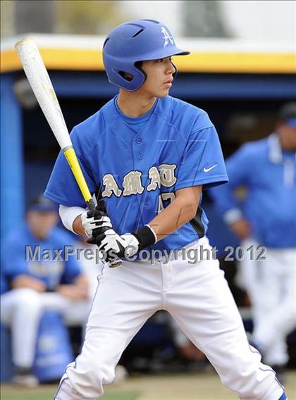 Thumbnail 2 in Loyola vs. Bishop Amat photogallery.