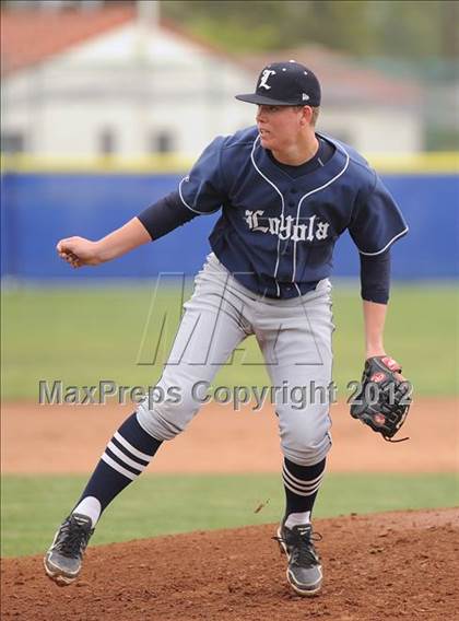 Thumbnail 2 in Loyola vs. Bishop Amat photogallery.