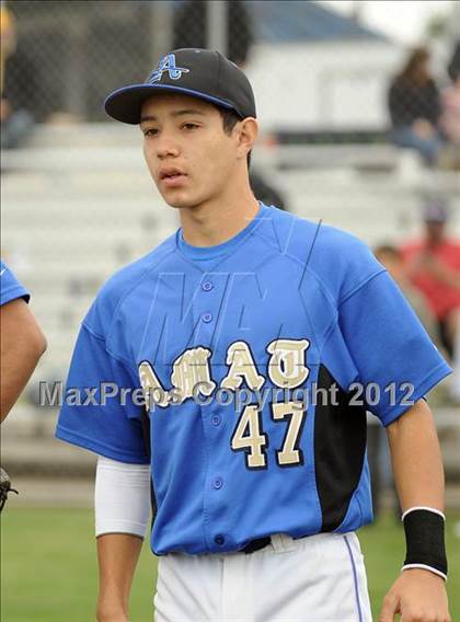 Thumbnail 3 in Loyola vs. Bishop Amat photogallery.