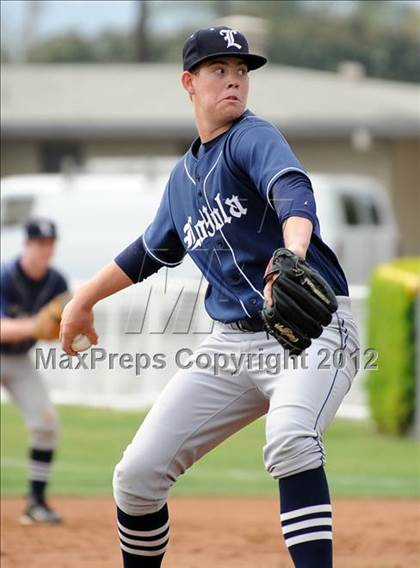 Thumbnail 3 in Loyola vs. Bishop Amat photogallery.