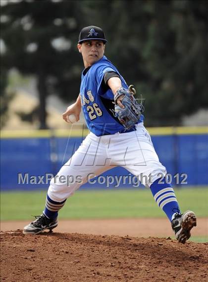 Thumbnail 3 in Loyola vs. Bishop Amat photogallery.